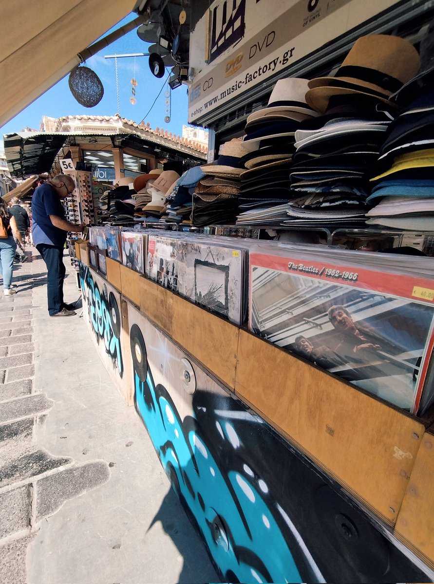Outdoor record market!🎶
Amazing Sunny Day @ Athens☀️
#SundayVibes #Recordmarket #cd #vinyl #musicvibes