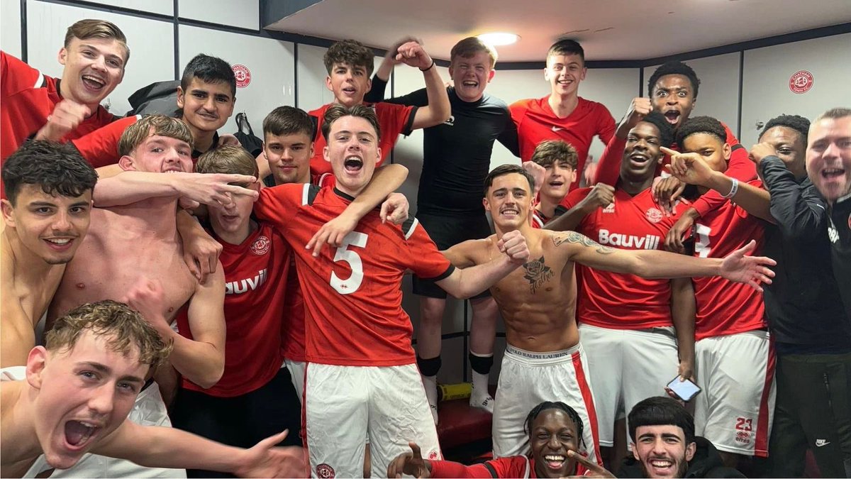 Congratulations to our U16s Kent Youth League side, who have been crowned Champions with two games to go! 

With a P16 W15 D1 L0 record so far! So proud of this group of players 🏆

🔴⚪️⚫️ #UpTheChats