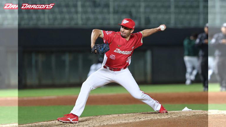 4/7 LHP Rio Gomez - Wei Chuan Dragons

0SO, 0BB, 2H, 0ER, 0R, 0IP

5 pitches, 4 strikes
