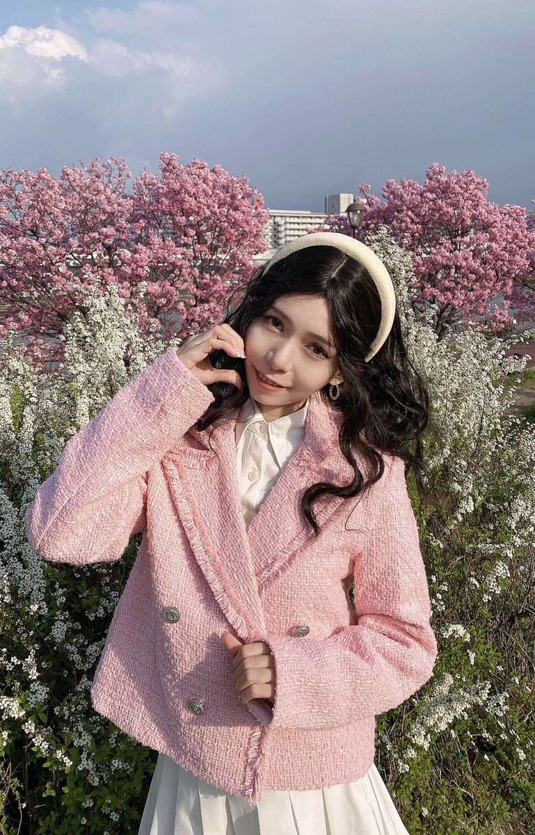 raechiicosplay's tweet photo. It’s the time of the year in the land of the rising sun! 🌸 hehe! Also, hello! #cherryblossoms2024 #japanspring2024 https://t.co/zEjgZikqnF