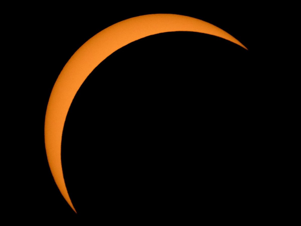🌒 Tomorrow, April 8, a solar eclipse will be visible in our skies from 2:04 to 4:32 pm, peaking at 3:20 pm. Remember, regular sunglasses won't cut it—use solar viewing glasses to protect your eyes. How to watch it in MoCo: ow.ly/UKy850R9Y5k