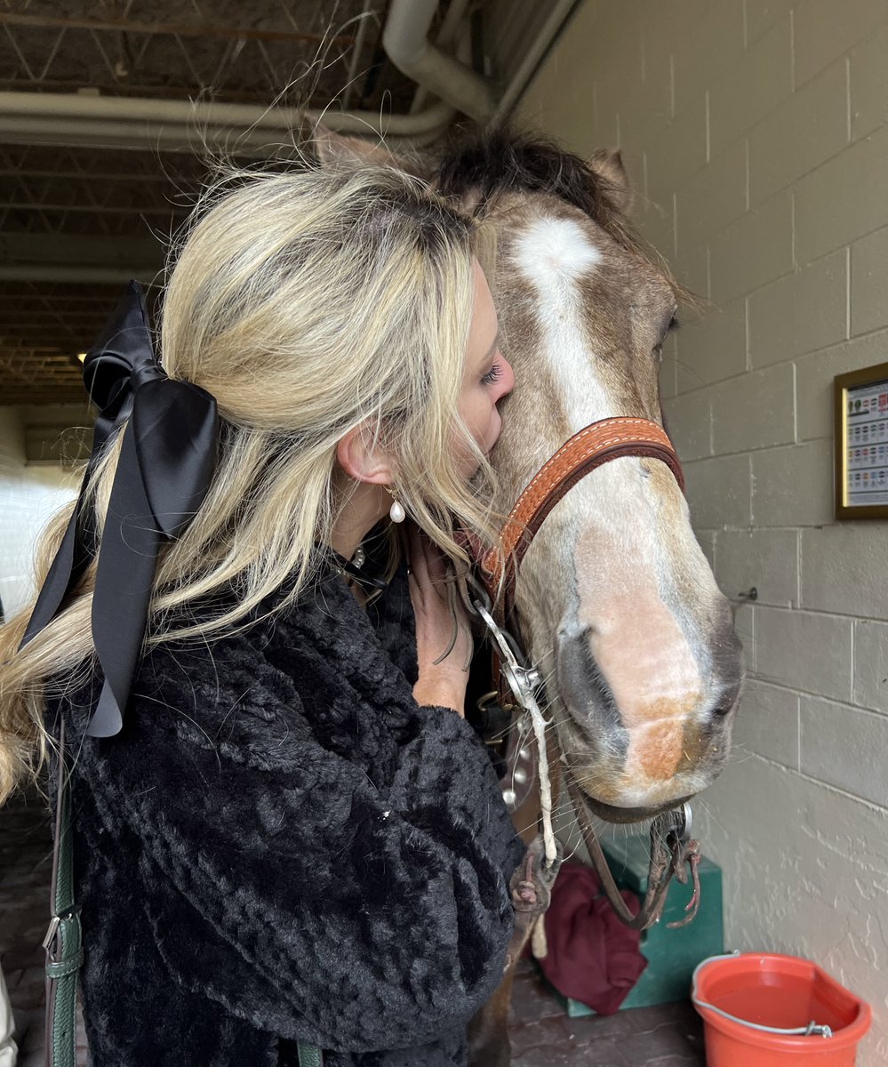 pony kisses 🥰