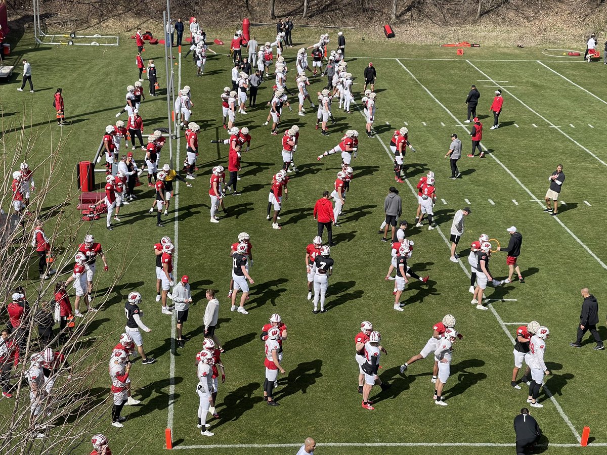 Notes from the 4th @BadgerFootball practice. 

#OnWisconsin | @Badger_Notes | #Badgers