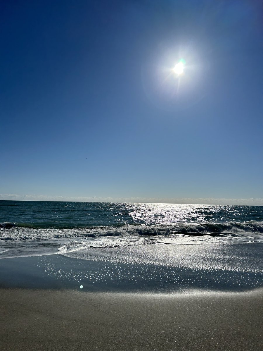 From this morning’s walk.💙

Dear ocean, thank you for making us feel TINY, HUMBLE, INSPIRED and SALTY all at once.🌊🌴🐚🐠