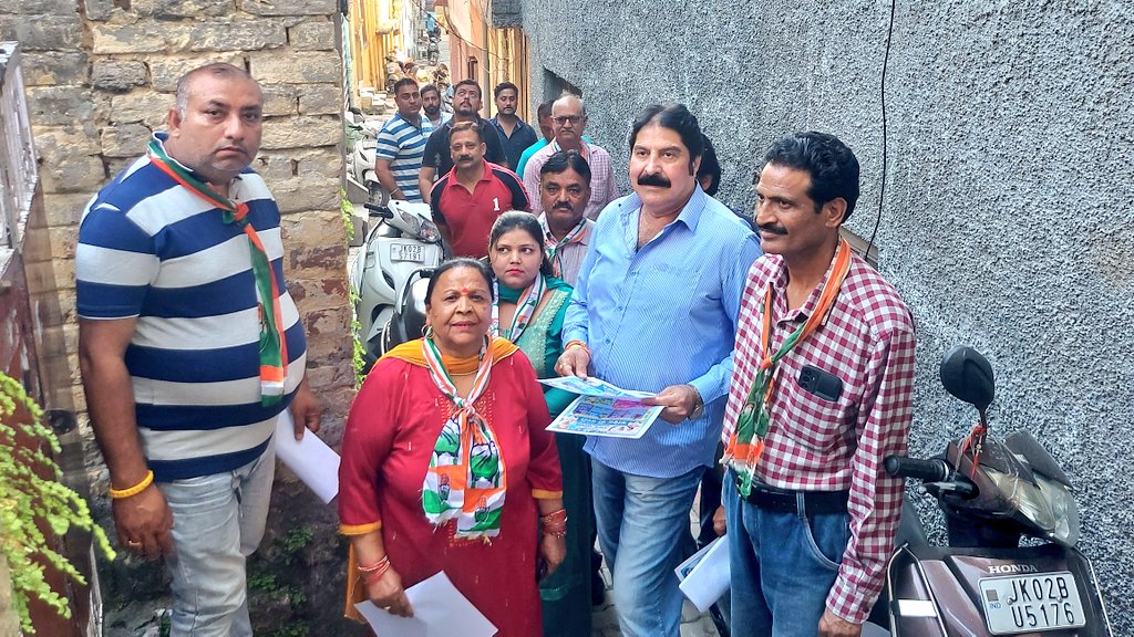 yogeshsawhney_'s tweet image. Today, Yogesh Sawhney (Former Minister &amp;amp; MLA Jammu East) Held #EveningSession of Door-to-door Campaign at Ward No. 16, New Plot #JammuEast for Congress Candidate Sh. @RamanBhalla_ for upcoming Lok Sabha elections.
@BharatSolankee @ManojYadavINC 
@kcvenugopalmp