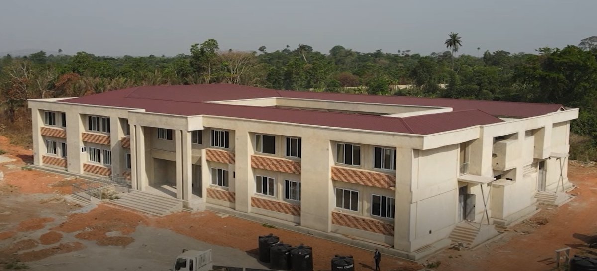 This is the Juaben Model JHS situated in Juaben in the Ashanti Region of Ghana. Equipped with state of the art facilities, this new model school will serve a huge population of school children in the Juaben community.