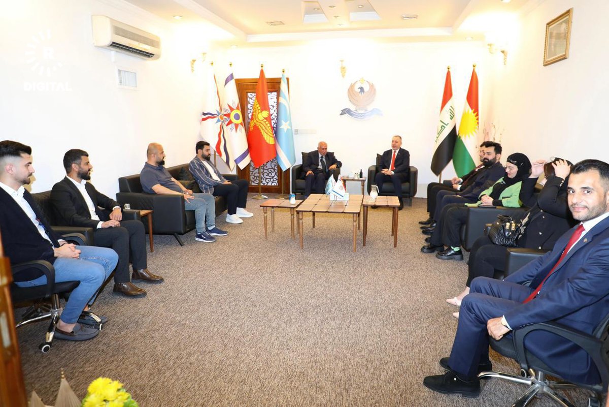 Rudawkurdish's tweet photo. سێ رۆژنامەڤانی تۆڕی میدیایی رووداو لەپای ه��وڵەکانیان بۆ داکۆکیکردن لە مافی پێکهاتەکان و پێکەوەژیان لە هەرێمی کوردستان، لەلایەن وەزیری هەرێم بۆ کاروباری پێکهاتەکان خەڵاتی رێزلێنانیان پێ بەخشرا. https://t.co/dnMEeeEV6C