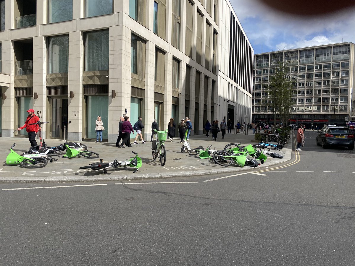 @MayorofLondon @TfL @limebike I’ve got so many more examples, if you’d like them (but I’m sure you’re very aware of the utter mess these bikes are making) Surely the time is way overdue to consider proper docking stations? How are you going to make this problem better?