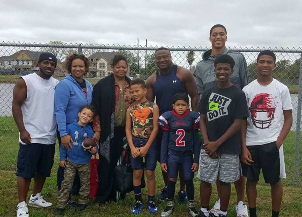 Legendary Throwback: When QX & I was coaching our sons 🏈 together. Everyone in this Pic is special now. ( @jae_ledee 🏀NBA bound) (@QuanellJr 🏈 NFL bound ) (@Jayden_Felder_ ⚾️ MLB Bound) (@TheLilHBK 🎤🎶) ( @its_zion_18 Rice U🦉Entrepreneur) (@ShLeDee AP 📚) (Queen Nana 👸🏽)