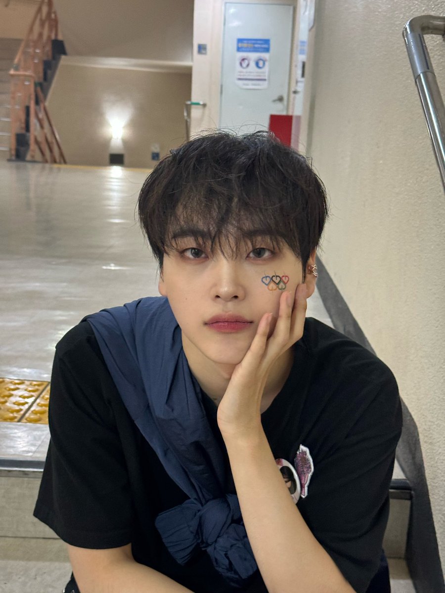 CRAVITY_twt's tweet photo. 러비티 너무 즐거웠어요❤️
나의 MVP 사랑합니다🥰
#크래비티 #형준 #LUVITY_GAMES https://t.co/8zYrgX3Amy
