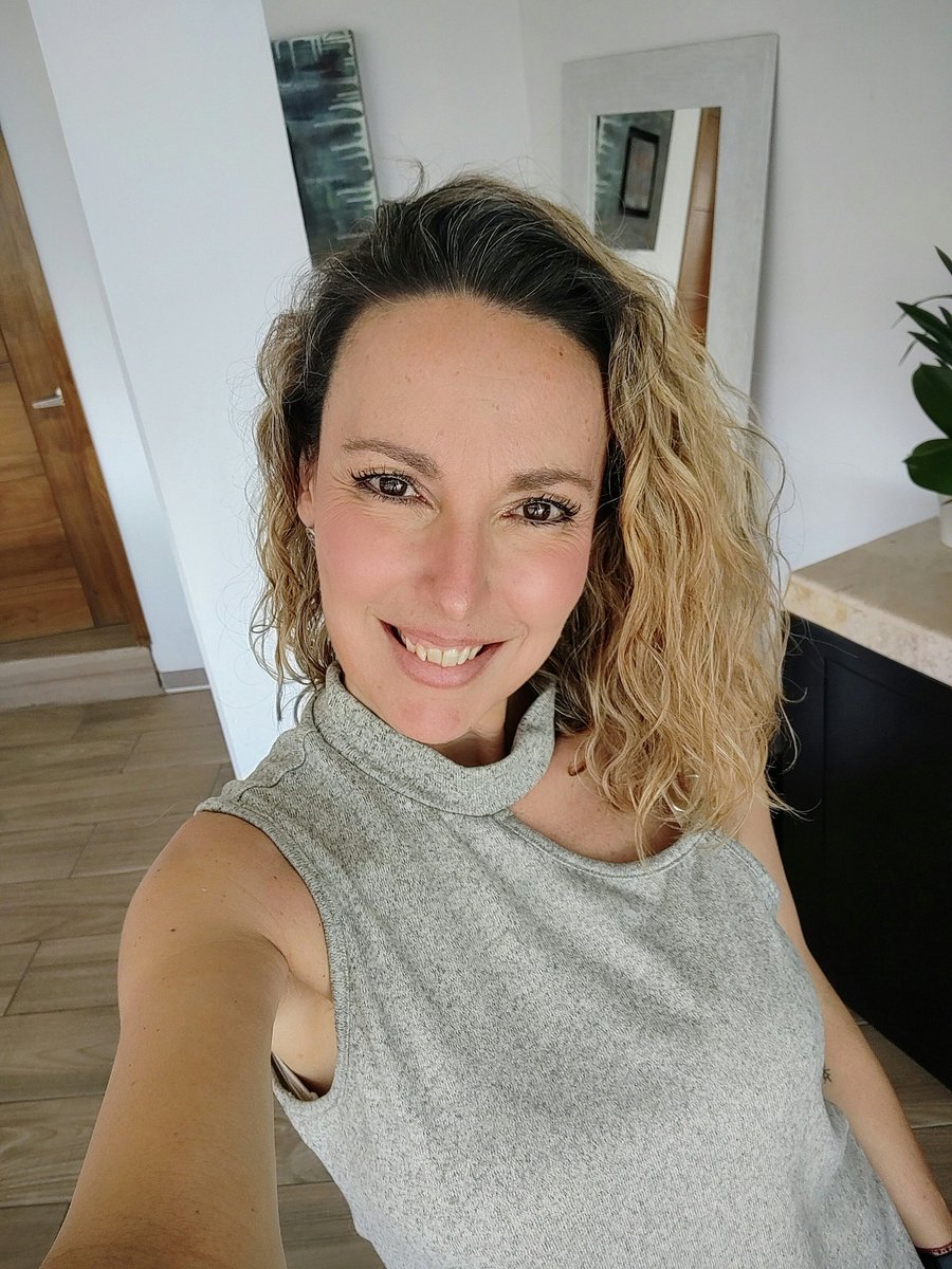 dolorescamara's tweet image. Hoy cumplo 51 años. Feliz cumpleaños a mi! 🎊🎊