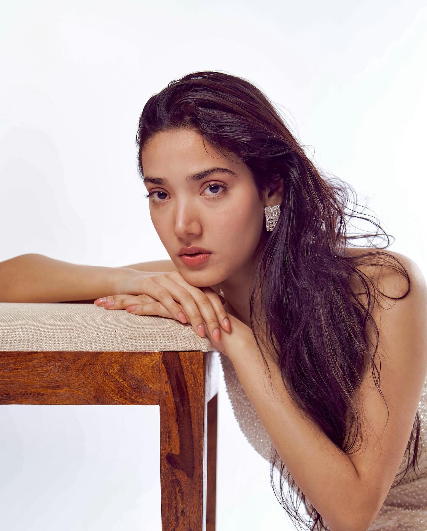 GKkSYudXgAAJQ7j?format=jpg&name=large