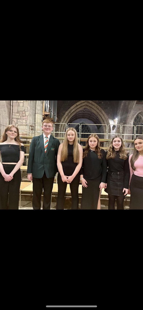 Diolch i’r criw arbennig yma <a href="/YsgolGlanClwyd/">Ysgol Glan Clwyd</a> am gymryd rhan mewn cyngerdd er budd Hosbis Sant Cyndeyrn neithiwr! 

So proud of these students performing in St Kentigerns Spring Concert last night with <a href="/JohnIeuanJ/">John Ieuan Jones</a> and Côr Meibion Trelawnyd. 

Noson hyfryd! A night to remember! ❤️