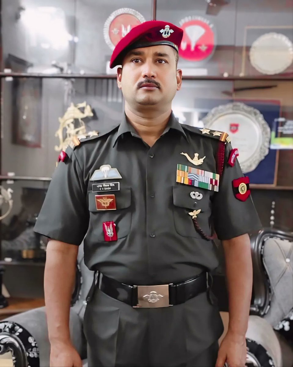 Ghatakforces's tweet photo. A patriot Shows his patriotism by his Actions.
.
#army #armyofficer #indianarmy #motivation #NSG #specialforces #parasf #parasfcommando #jaihindi #ghatakforces @rajrif_india https://t.co/Wys0qTUt4h