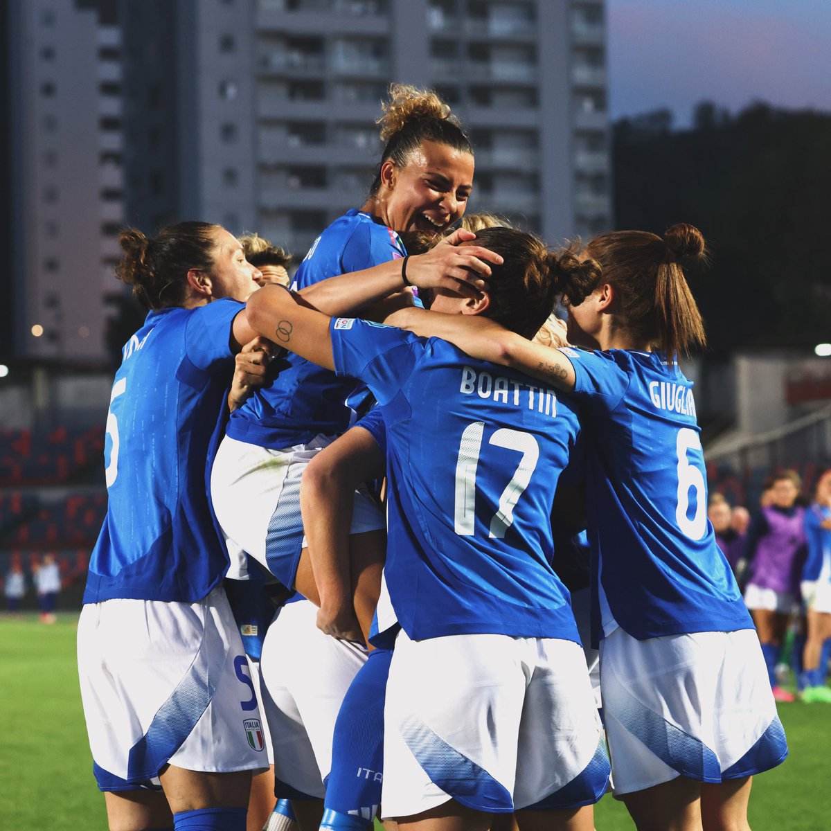 As one towards #FINITA ❤️‍🔥

#WEURO2025 #Azzurre #LeAzzurreSiamoNoi