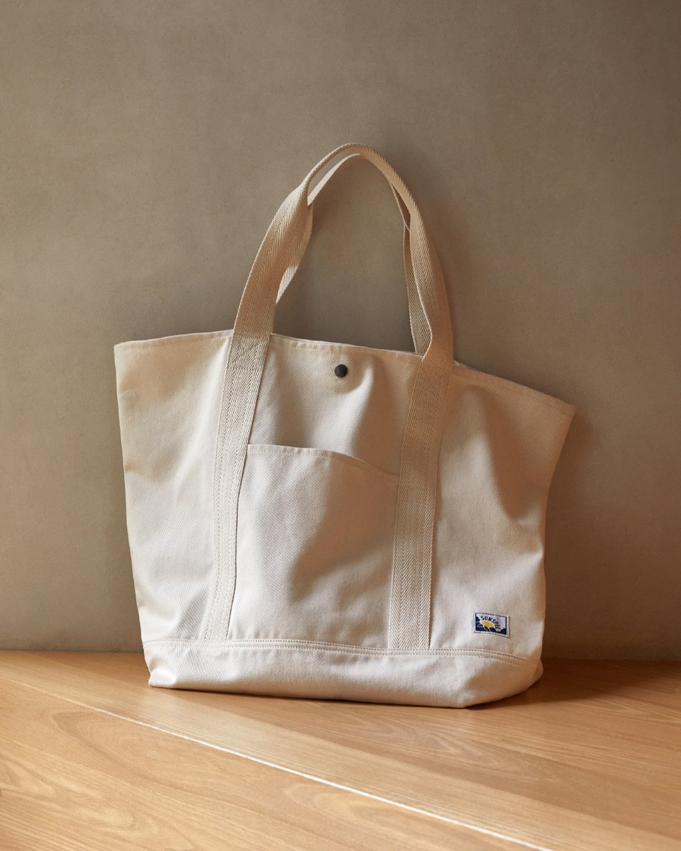 Our large everyday tote is crafted from a cotton twill and adorned with our 1930s ‘Sun and Clouds’ brandmark.

sunspel.com