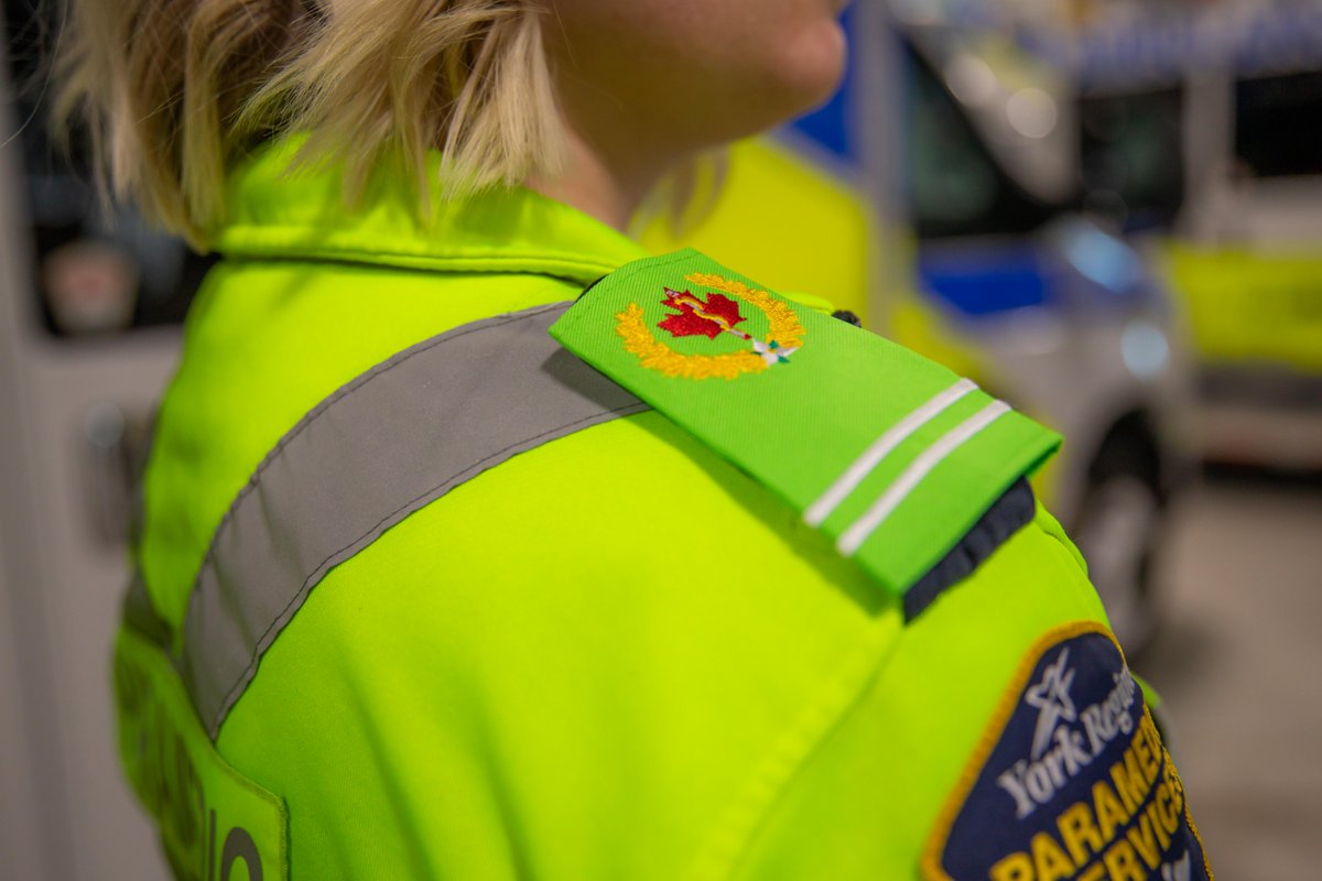 On #GreenShirtDay and throughout April, our paramedics proudly wear green epaulettes in honor of the #LoganBouletEffect, promoting organ donor awareness and registration across Canada. Let's keep spreading the message of hope and life through the gift of #OrganDonation. 💚