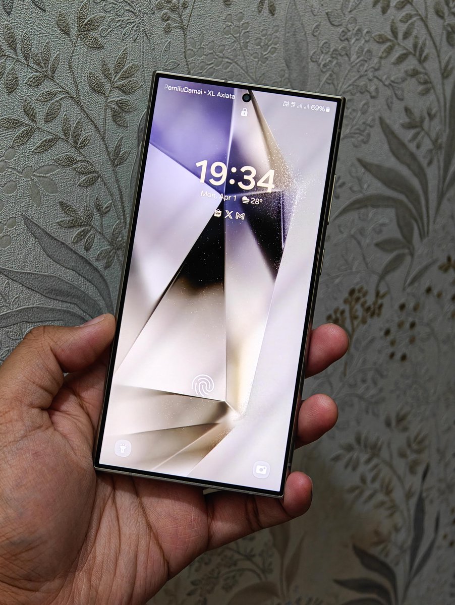 sondesix's tweet photo. This is so crazy to me, as this is the first time I can actually say this.

One UI 6.1 on my Galaxy S24 Ultra is so smooth, fluid, and almost free of bugs/glitches.

"Almost", as I haven't seen any UI/OS that is truly glitch-free so far.

But, I have to admit that it is the most glitchless UI I have ever used so far.