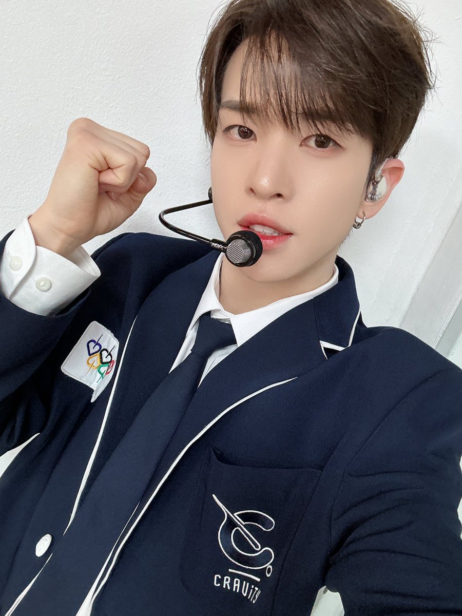 CRAVITY_twt's tweet photo. 화이팅했다~~! 💪☺️
주말 동안 행복한 시간을 선물해주셔서 너무 고마워 러비티!! 진짜 최고~~!!🏆🥇✨
#크래비티 #앨런 #LUVITY_GAMES https://t.co/4dP1HPBzbO
