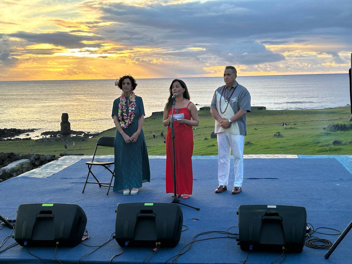 .@elpais_america destaca la Cumbre de Líderes del Pacífico de esta semana en #RapaNui🗿 en que se abordó la protección de los Océanos y la contaminación por plásticos. La que, como dijo nuestra CR @mtorresmacho “afecta también la salud humana… (🧵)