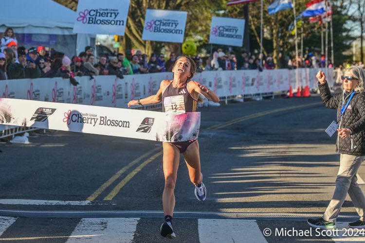 Emily Durgin (@emily_durgin) breaking the tape at the 2024 USATF 10 Mile National Championships in 51:26! Amazing performance. So close to the American Record! @adidasrunning 📷: @urimiscott