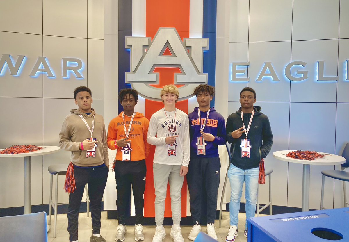 🧙🏽‍♂️🔮”A Look Into The Future” @AuburnMade @AuburnFootball As I always do to keep the game advancing…..is by looking into the future next level prospects🔮 Auburn had some big time future prospects on campus at A-Day🐅🦅 📸 Left to Right: ‘27 S/ATH @romanhall_2 ‘28 QB