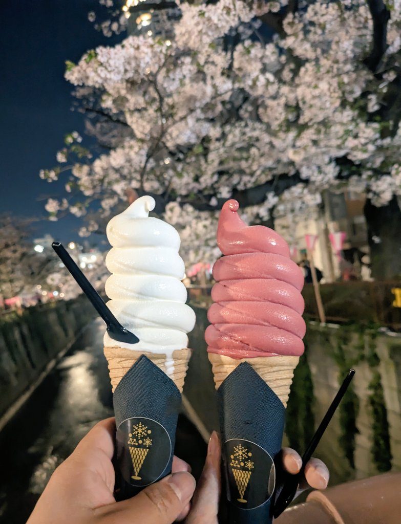 miwaayaka8926's tweet image. 今年は夜桜に🌸
🏮は先週までだった🥲
 #目黒川 #miwa 
#INITIAL 🍦