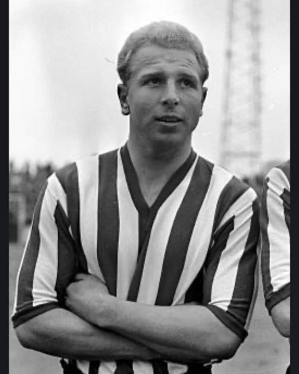 RIP Dickie Rooks, died yesterday at 83. He was an excellent center half playing for #SAFC in the 60s. He'd have been first choice for years, were it not for Charlie. Tough, no nonsense player that never let us down. #HawayTheLads