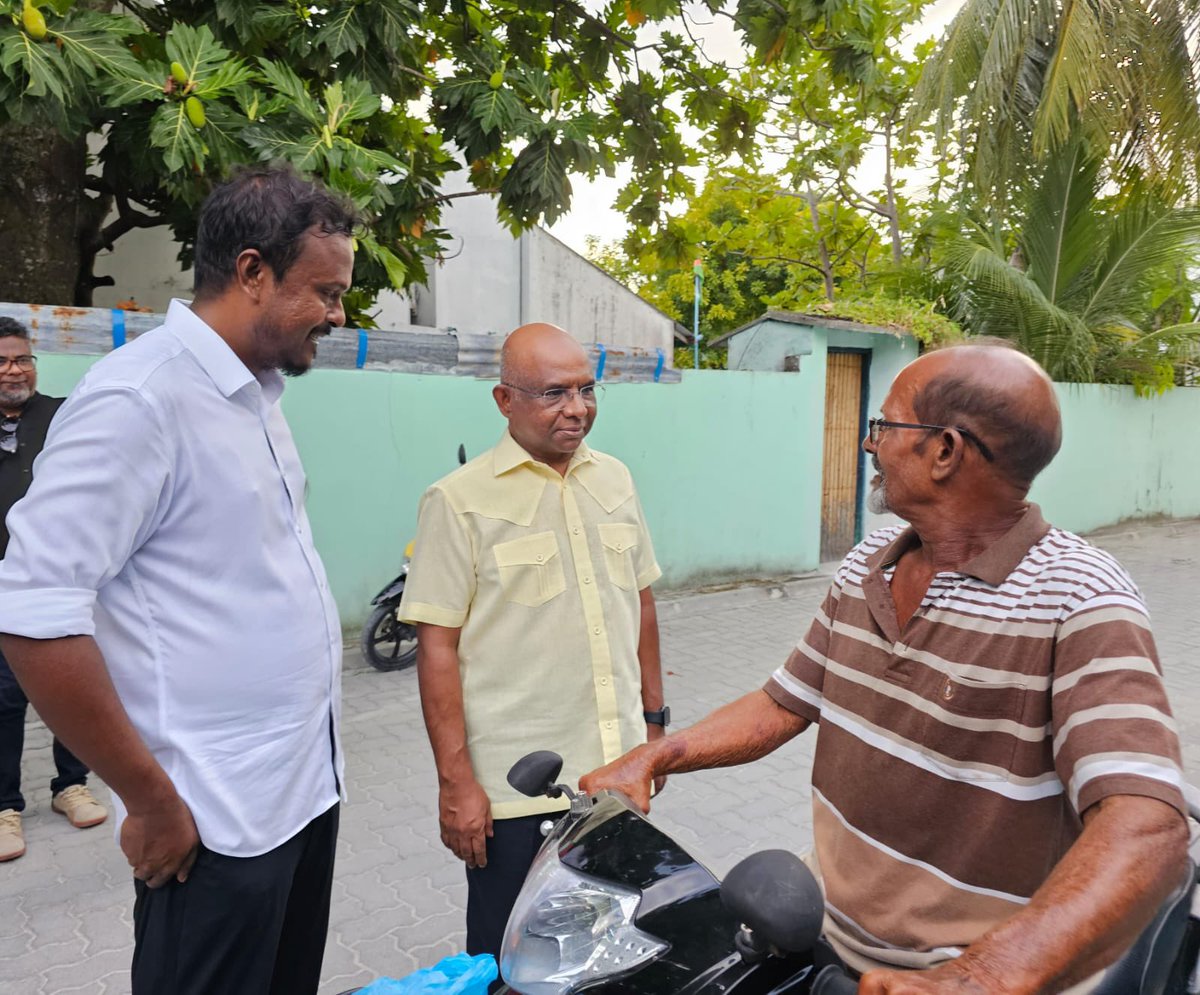 މަހިބަދޫ ދާއިރާގެ @MDPSecretariat މަޖިލިސް 20 ކެންޑިޑޭޓް @ahmedmuazjabir އާއެކު މިއަދު ހަވީރުގެ ހިތްގައިމު ވަގުތު މަހިބަދޫގެ ބައެއް ގޭގެއަށް ޒިޔާރަތްކޮށް، ރަށުތެރެއިންވެސް ބައެއް ބޭފުޅުންނާ ބައްދަލުކޮށްލިން. މި އިންތިޚާބުގެ މުހިއްމުކަން އެންމެ ބޭފުޅުންނަށްވެސް ވިސްނޭ، ރާއްޖޭގެ…