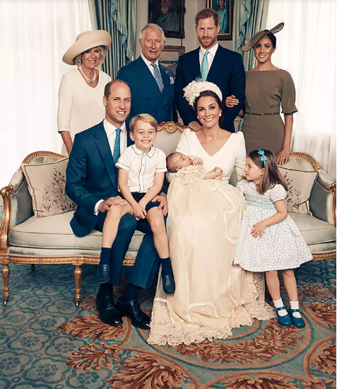 KingofPopTweets's tweet photo. @judeBeard20 @deartrae Bad photoshopped! Trying to delude people. Look at her dress at Louis' christening. Exactly the same dress, except she's standing up. Meghan Markle forgot there's a video out there where Camilla's entire outfit could be seen from head to toe in real light. 

#SussexBabyScam https://t.co/1Q8Rz3xn1R