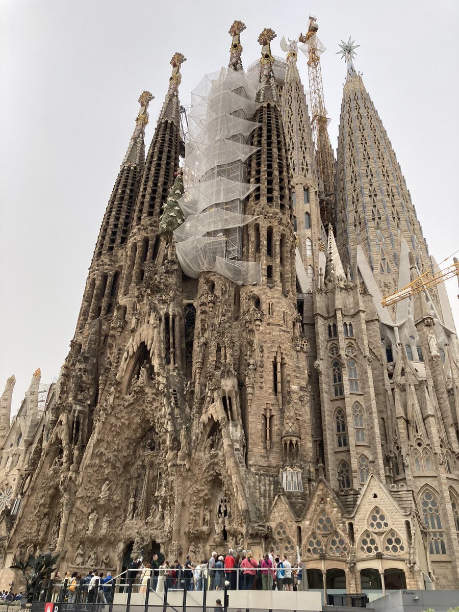 MFLFacultyEPA's tweet photo. We really enjoyed souvenir shopping and sightseeing in Barcelona #epacatalonia2024 https://t.co/F6ZUGWCXlN