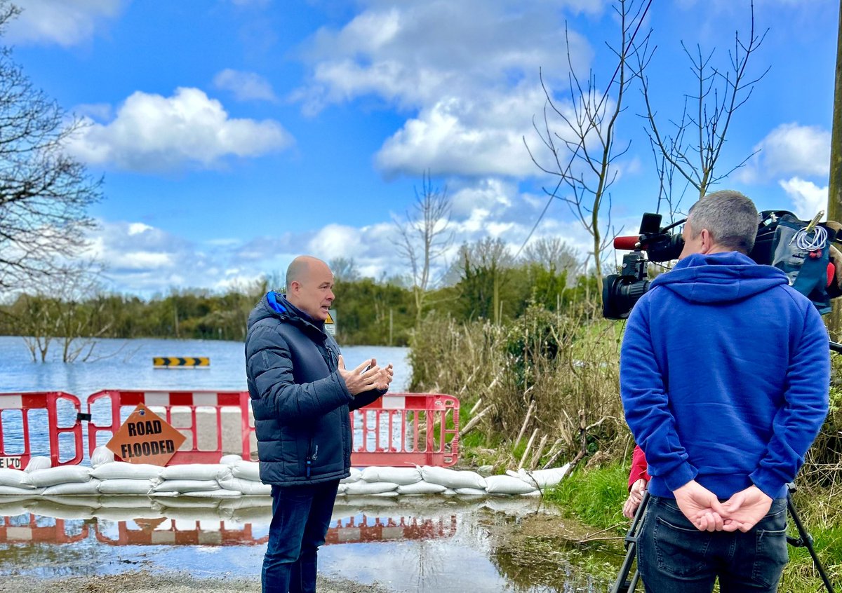 Explaining the cause of the flood threat at Lough Funshinagh & the plight of families in the vicinity of the turlough to @VirginMediaNews today Outlined need to get water to the Shannon to alleviate the current crisis, as well as an urgent review of environmental laws