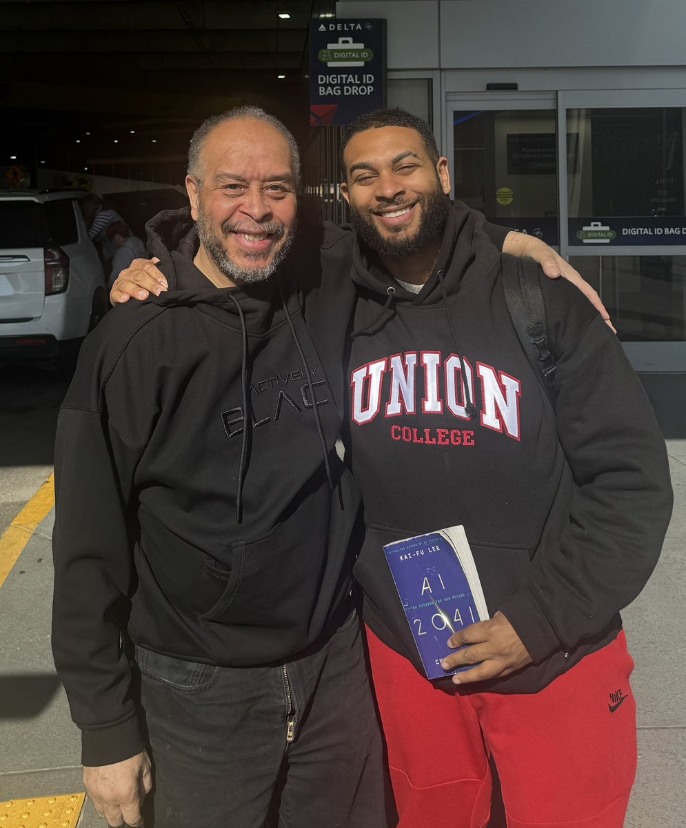 Quick stop in ATL to say what's up to my dad to make sure he knows what's going on in the tech world before heading home to Miami