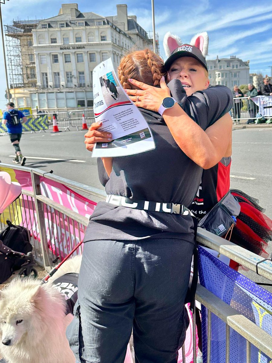 Leeds born Nikki gets a well deserved hug from her daughter as she enters the 16th mile of the @BrightonMarathn @brightonargus #notodogmeat #run4thedogs @SWNSLeeds