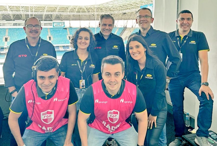 gibanarrador's tweet photo. Um time plural. Gente experiente, gente jovem, homens, mulheres... todas as raças, gêneros e estilos.

Este é o TIMAÇO DA RÁDIO CAXIAS! Contando vitórias e derrotas. Testemunhando a história. 

#Representatividade https://t.co/TEPUlMgwEV