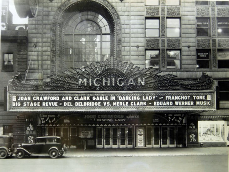 The Michigan Theatre in Detroit! A majestic movie palace with 4,038-seats & Wurlitzer organ opened in 1926 and is now a decaying parking garage. 🎞️🎹 This place has aura. ❤️