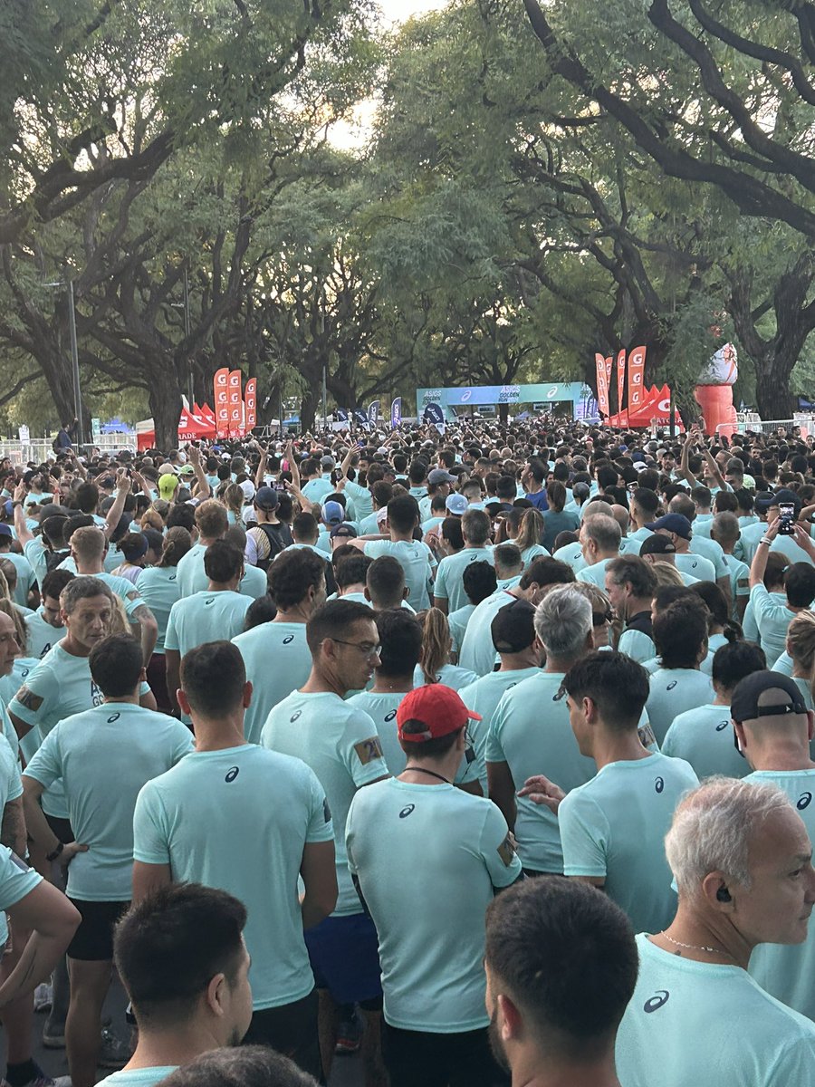 neuroblues7's tweet photo. Hoy se corrió la carrera de Asics
#GoldenRun
Tocó una divina mañana de sol https://t.co/vk8YBhvOJ7
