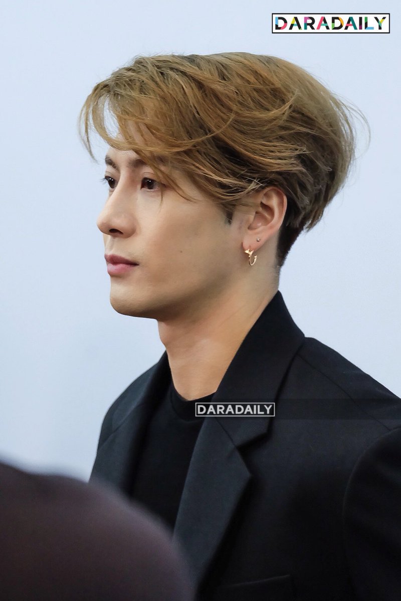 หมอบกราบและอวยยศให้ #daradaily  มากๆค่ะ ถ่ายรูปเฮียแจ็คทำถึงมาก หล่อมาก ระดับ FULL HD ล้านพิกเซลไปเลย หล่อคมชัดเหมือนอยู่ในงานเห็นด้วยตาตัวเอง 🙏🏻🙏🏻💚🐢👑
#JacksonWang
#C2WaterCharityDinnerwithJacksonWang