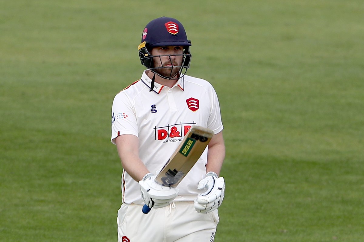 ✌️ outstanding half-centuries and now a 100 run partnership! Essex 229-5 (lead by 189 runs) 🦅 #FlyLikeAnEagle