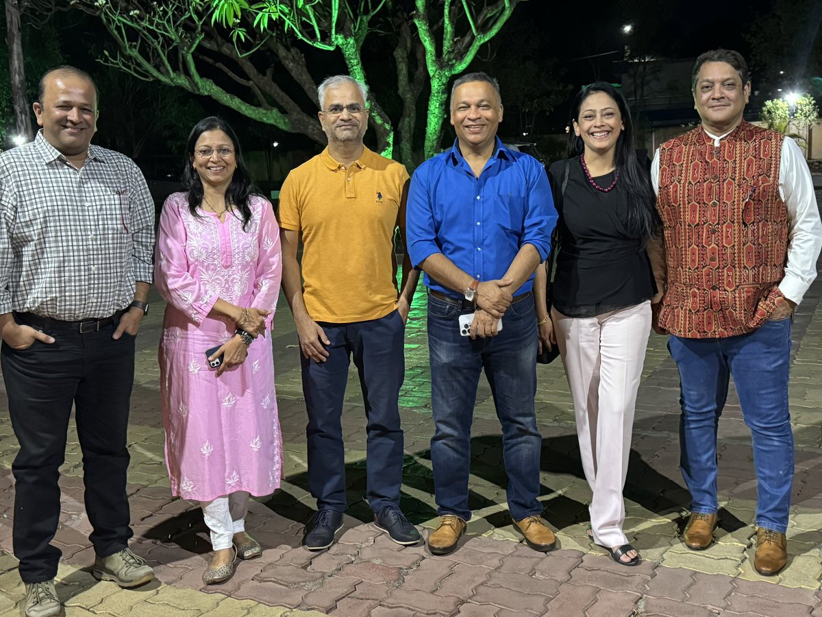 amarbarwe's tweet photo. An excellent evening with amazing people. #Pune #PuneTwitter #WeMetOnTwitter @nitinwelde @Pokhy @abhayamrite @Soniabhay6 @gauripokhariyal https://t.co/ly7dg7QIYR