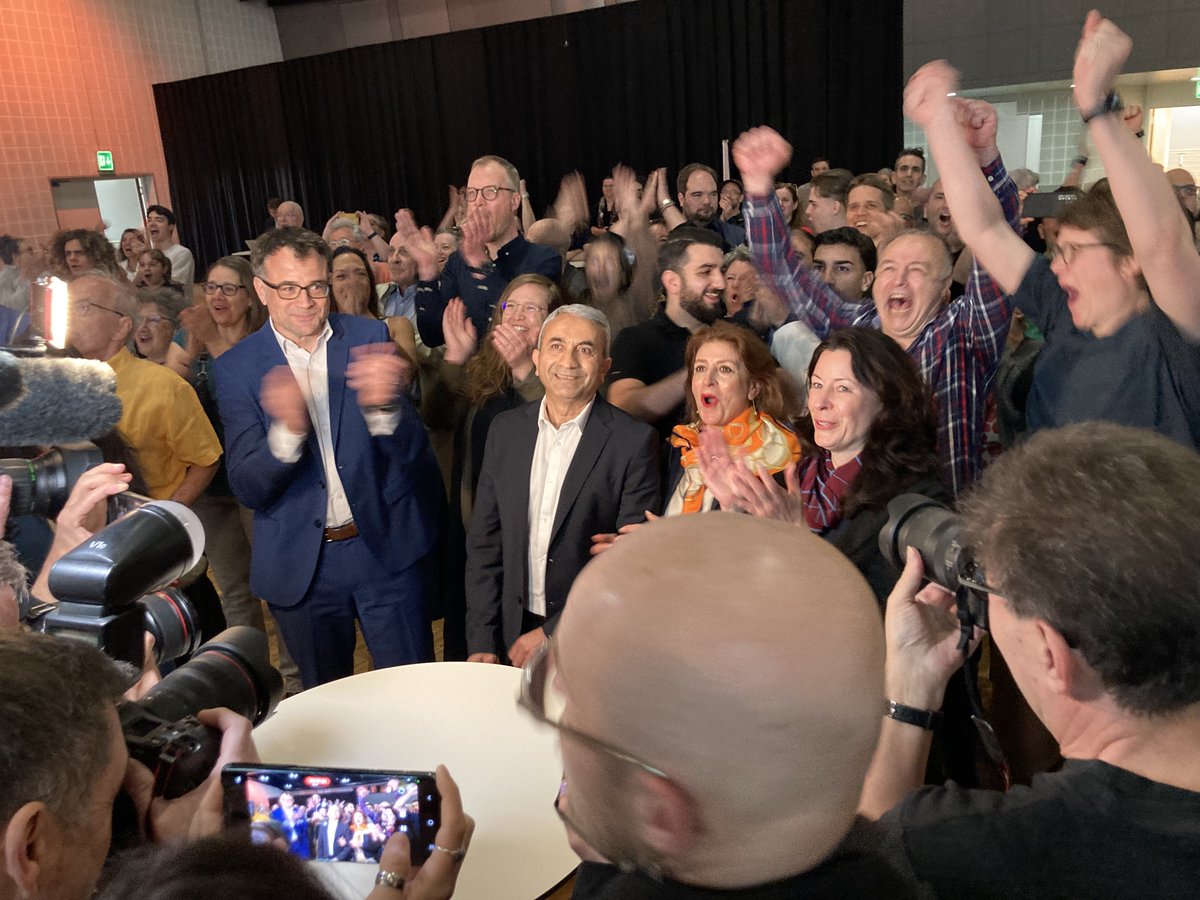 NicoStauffer's tweet photo. Das wars!   

Mustafa Atici (SP) folgt auf Beat Jans (SP) in den Regierungsrat Basel-Stadt. 

Alle Informationen und Stimmen hier zusammengefasst
@Radio_Basilisk:

https://t.co/HAYeIg0STs

#Wahlen #Basel #BS

@lucaurgese @atici_ch @ConradinCramer https://t.co/lwvDx1YPpA