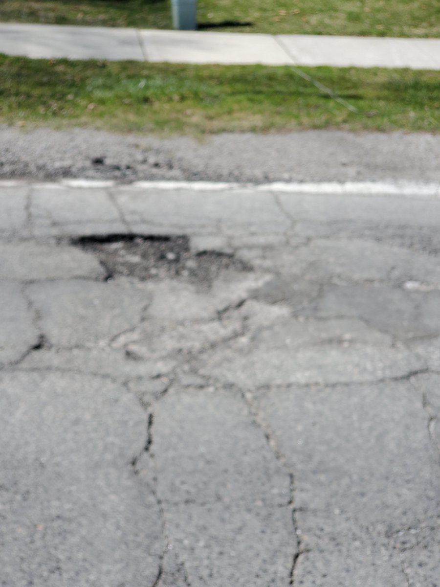 MurdockBig's tweet photo. ⚠️Pothole Alert⚠️ #whitby @TownofWhitby 226 Cochrane St
⚠️Pothole Alert⚠️ #roadrepair https://t.co/JBFCp8NSv2