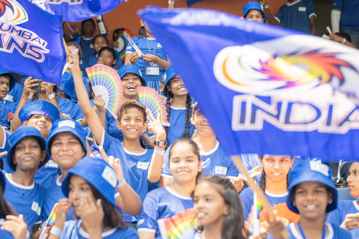 Up and away! Wonderful atmosphere today with the thousands of children at Wankhede 🫶☺️💙