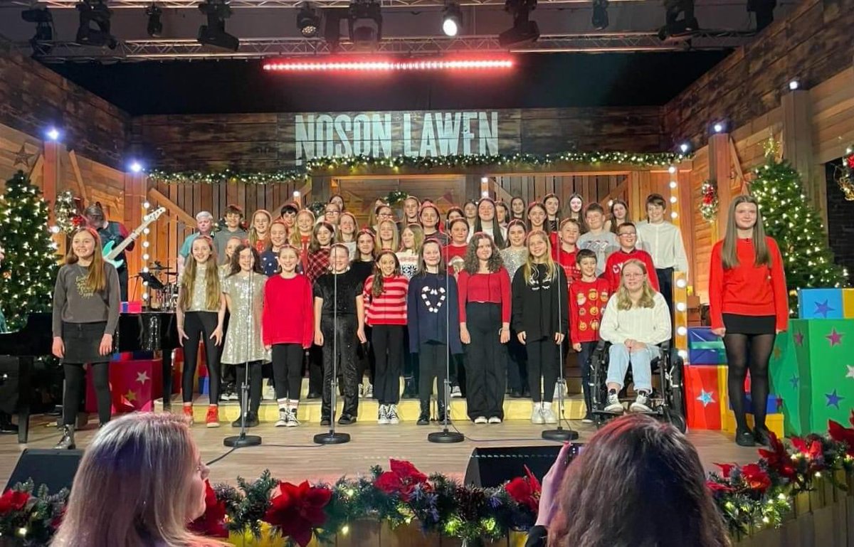 Cerdd Plasmawr (@cerddplasmawr) on Twitter photo <a href="/ABCaerdydd/">ABCaerdydd</a> hefyd wedi bod yn recordio ar gyfer <a href="/nosonlawen/">Noson Lawen</a> ! Edrych ymlaen i glywed y perfformiad Nadolig yma!👏⭐️🎄🎅🏻😀🎶 <a href="/ABCaerdydd/">ABCaerdydd</a> hefyd wedi bod yn recordio ar gyfer <a href="/nosonlawen/">Noson Lawen</a> ! Edrych ymlaen i glywed y perfformiad Nadolig yma!👏⭐️🎄🎅🏻😀🎶