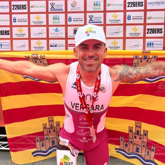 𝗝𝗮𝘃𝗶𝗲𝗿 𝗩𝗲𝗿𝗴𝗮𝗿𝗮 (AD Ibiza Half Triathlon) se hace con una 🥈plata en el 𝗖𝗮𝗺𝗽𝗲𝗼𝗻𝗮𝘁𝗼 𝗱𝗲 𝗘𝘀𝗽𝗮𝗻̃𝗮 𝗱𝗲 𝗗𝘂𝗮𝘁𝗹𝗼́𝗻 𝗔𝘃𝗶𝗹𝗲́𝘀 en la categoría PTS2. tinyurl.com/2y3md2wv
#duatlonibiza #duatlonaviles #javiervergara #paratriatlon