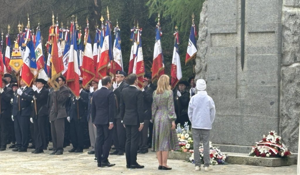 « Vivre libre ou mourir » telle était la devise de Tom Morel et des maquisards. Avec @EmmanuelMacron à la Nécropole nationale des Glières pour commémorer les 80 ans de ce haut lieu de la Résistance où mon grand père s’est battu. Notre devoir, se souvenir, agir, pour demain.