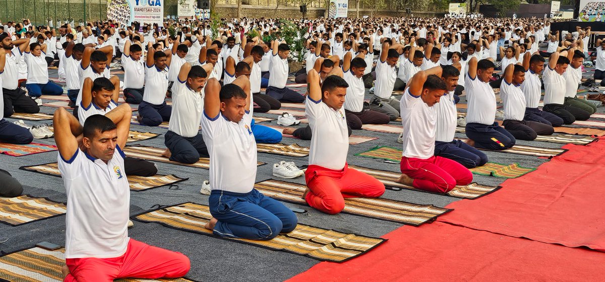 artrac_ia's tweet image. “𝐀𝐫𝐦𝐲 𝐈𝐧𝐬𝐭𝐢𝐭𝐮𝐭𝐞 𝐨𝐟 𝐏𝐡𝐲𝐬𝐢𝐜𝐚𝐥 𝐓𝐫𝐚𝐢𝐧𝐢𝐧𝐠”

Yoga Instructors and Course Students of Army Institute of Physical Training #AIPT, Pune participate in Yoga Camp organised jointly by Morarji Desai National Institute of Yoga #MDNIY, Ministry of AYUSH, @moayush