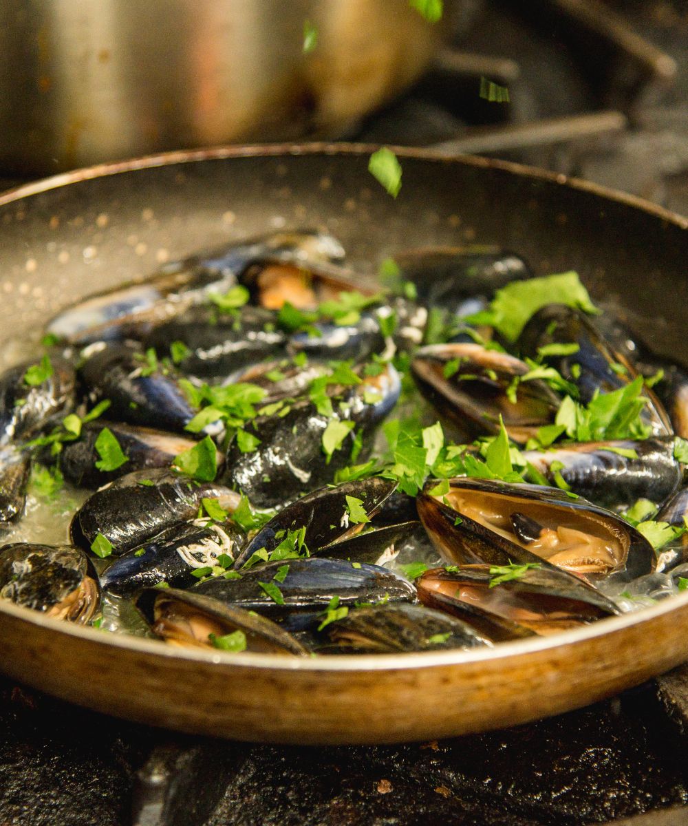 Our traditional Sicilian Spaghetti Alla Vongole pasta is made with fresh seafood, garlic, herbs, and a white wine sauce… Perfetto! Available from Carlisi Allerton, click the link below to book your table now: carlisi.co.uk/pages/make-a-r…