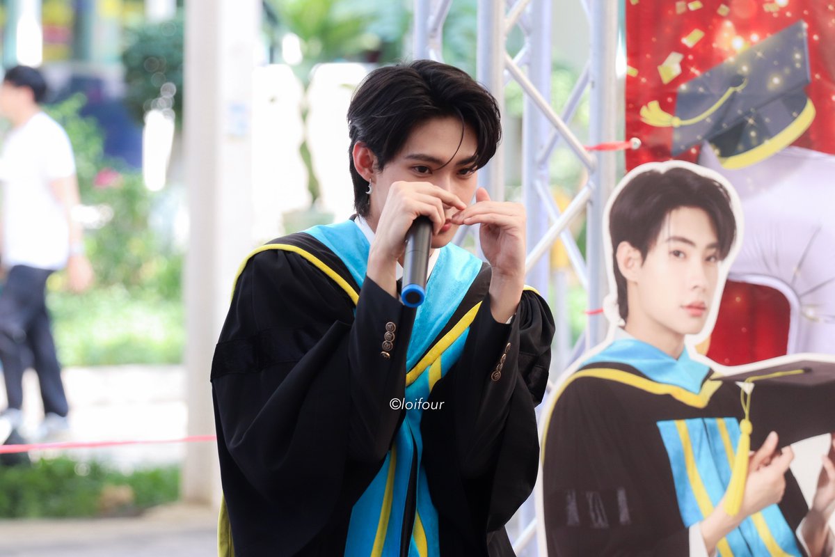 loifourcyj333's tweet photo. ทำใจไม่ยากเท่าทำให้เธอมารักกัน ✌🏻😔
@TutorKrp
#TutorKrp #MyPlaneTT 🪐
#TuTorGraduationDay https://t.co/hKoCtob6FW
