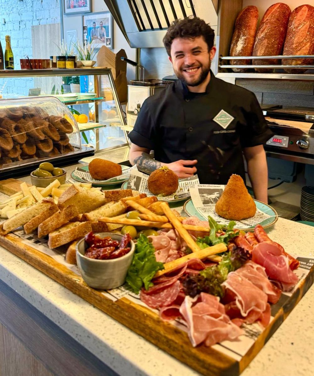 Tag the person you're sharing this Carlisi Board with... 📷Our sharing boards are available from Dale Street and Allerton - pair it with a bottle of delicious Italian wine and you've got the perfect date night!